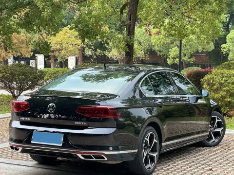 2023 Volkswagen Magotan 2.0T 186HP L4 7DCT,autocango,china used car exporter,china ev exporter,chinese used car exporter,chinese used ev exporter