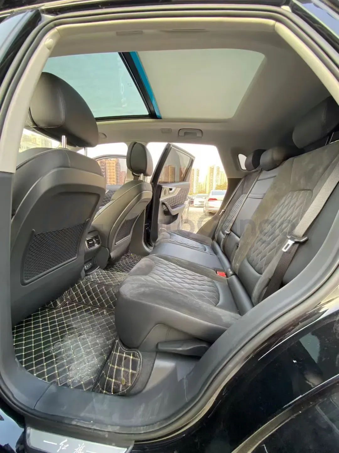 2022 HongQi HS5 2.0T 224HP L4 6AT,autocango,china used car exporter,china ev exporter,chinese used car exporter,chinese used ev exporter