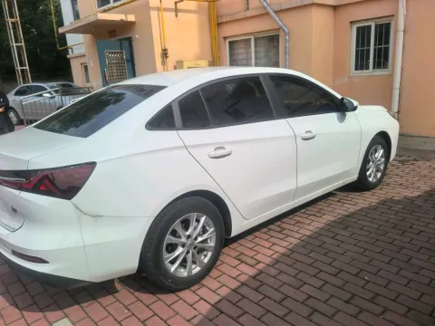 2023 Roewe i5 1.5L 129HP L4 5MT
