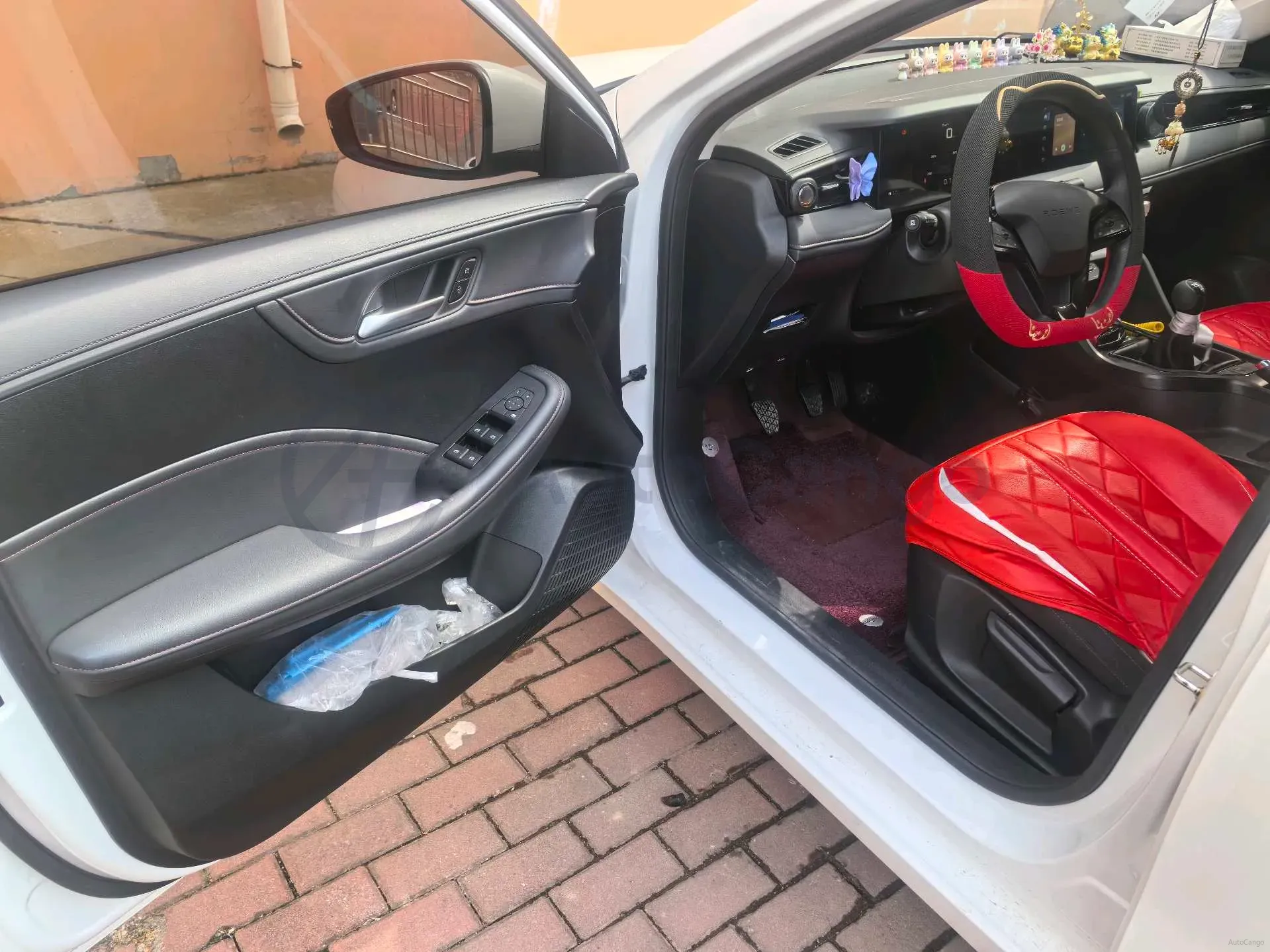 2023 Roewe i5 1.5L 129HP L4 5MT,autocango,china used car exporter,china ev exporter,chinese used car exporter,chinese used ev exporter
