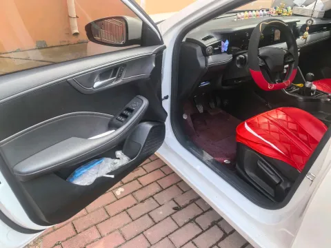 2023 Roewe i5 1.5L 129HP L4 5MT