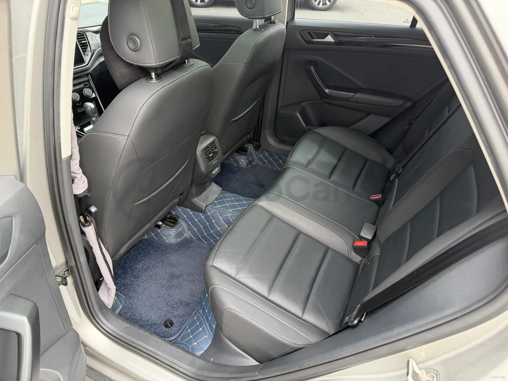 2021 Volkswagen T-Roc 1.4T 150HP L4 7DCT,autocango,china used car exporter,china ev exporter,chinese used car exporter,chinese used ev exporter