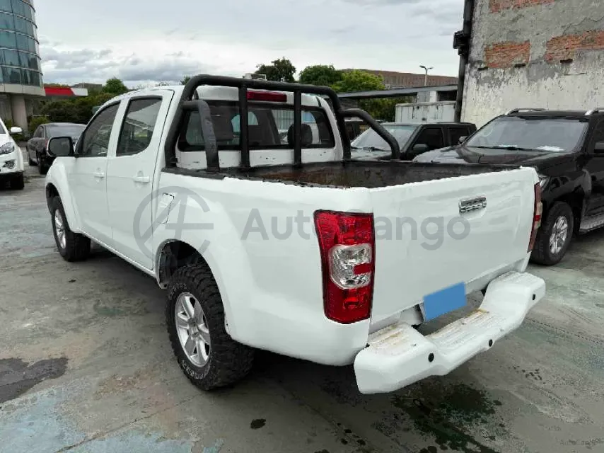 2022 Isuzu RE-MAX Jim 2.4T 211HP L4 5MT,autocango,china used car exporter,china ev exporter,chinese used car exporter,chinese used ev exporter