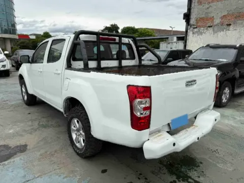 2022 Isuzu RE-MAX Jim 2.4T 211HP L4 5MT