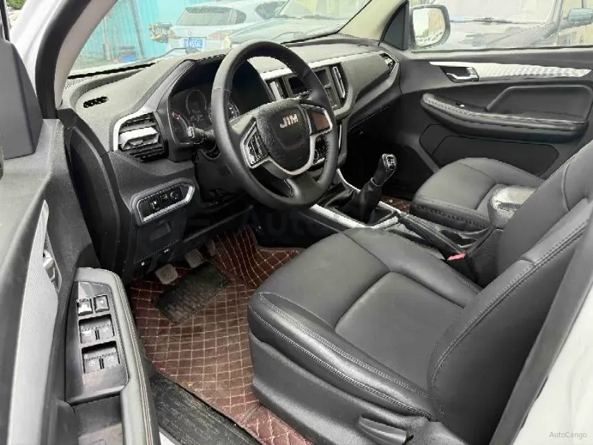 2022 Isuzu RE-MAX Jim 2.4T 211HP L4 5MT,autocango,china used car exporter,china ev exporter,chinese used car exporter,chinese used ev exporter