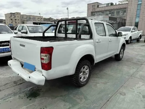 2022 Isuzu RE-MAX Jim 2.4T 211HP L4 5MT
