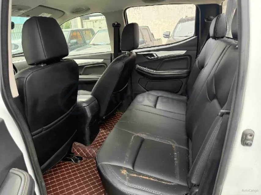 2022 Isuzu RE-MAX Jim 2.4T 211HP L4 5MT,autocango,china used car exporter,china ev exporter,chinese used car exporter,chinese used ev exporter