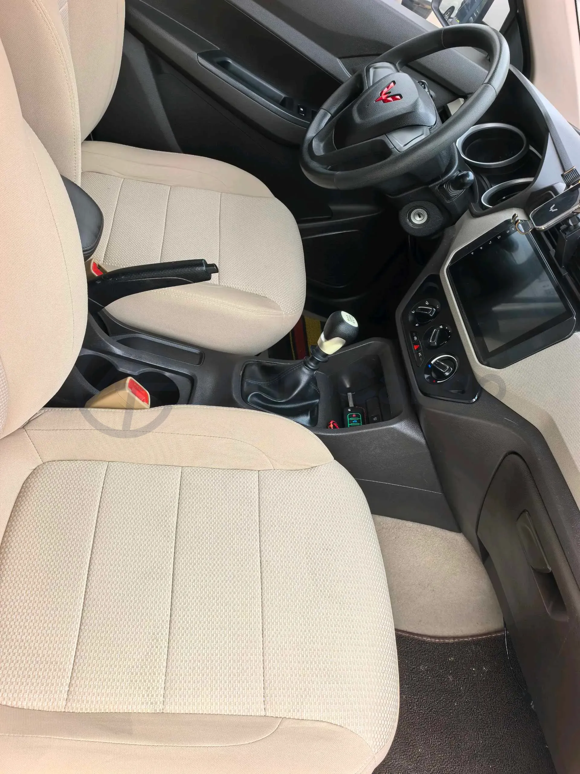 2021 WuLing HongGuang 1.5L 99HP L4 6MT,autocango,china used car exporter,china ev exporter,chinese used car exporter,chinese used ev exporter