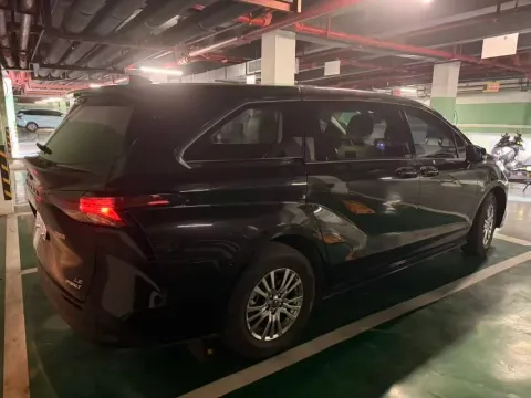 2023 Toyota Sienna 2.5L 189HP L4 E-CVT Hybrid