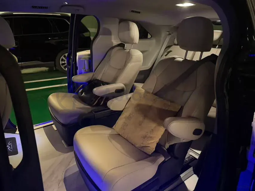 2023 Toyota Sienna 2.5L 189HP L4 E-CVT Hybrid,autocango,china used car exporter,china ev exporter,chinese used car exporter,chinese used ev exporter