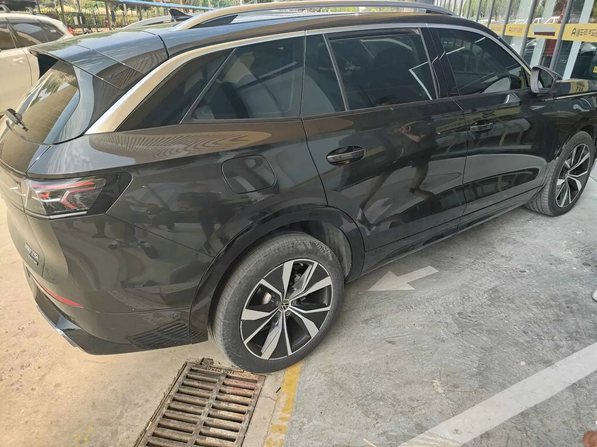 2023 Volkswagen Tavendor 2.0T 220HP L4 7DCT,autocango,china used car exporter,china ev exporter,chinese used car exporter,chinese used ev exporter
