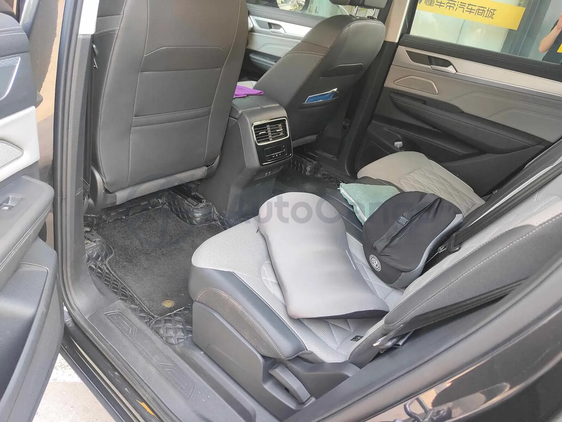 2023 Volkswagen Tavendor 2.0T 220HP L4 7DCT,autocango,china used car exporter,china ev exporter,chinese used car exporter,chinese used ev exporter