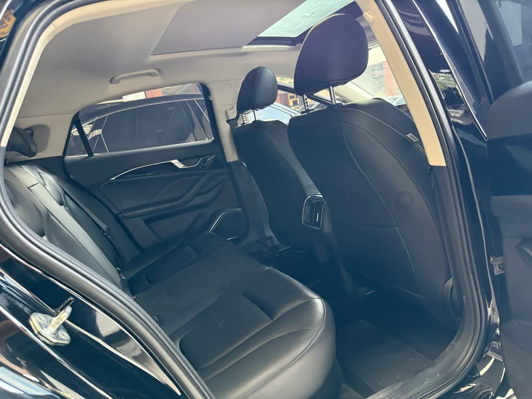 2025 Bestune B70 1.5T 169HP L4 7DCT,autocango,china used car exporter,china ev exporter,chinese used car exporter,chinese used ev exporter