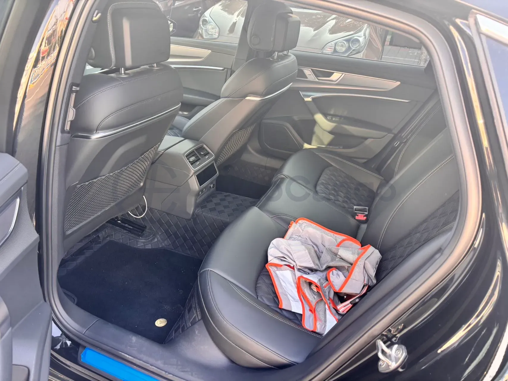 2025 Audi A6L 2.0T 245HP L4 7DCT,autocango,china used car exporter,china ev exporter,chinese used car exporter,chinese used ev exporter