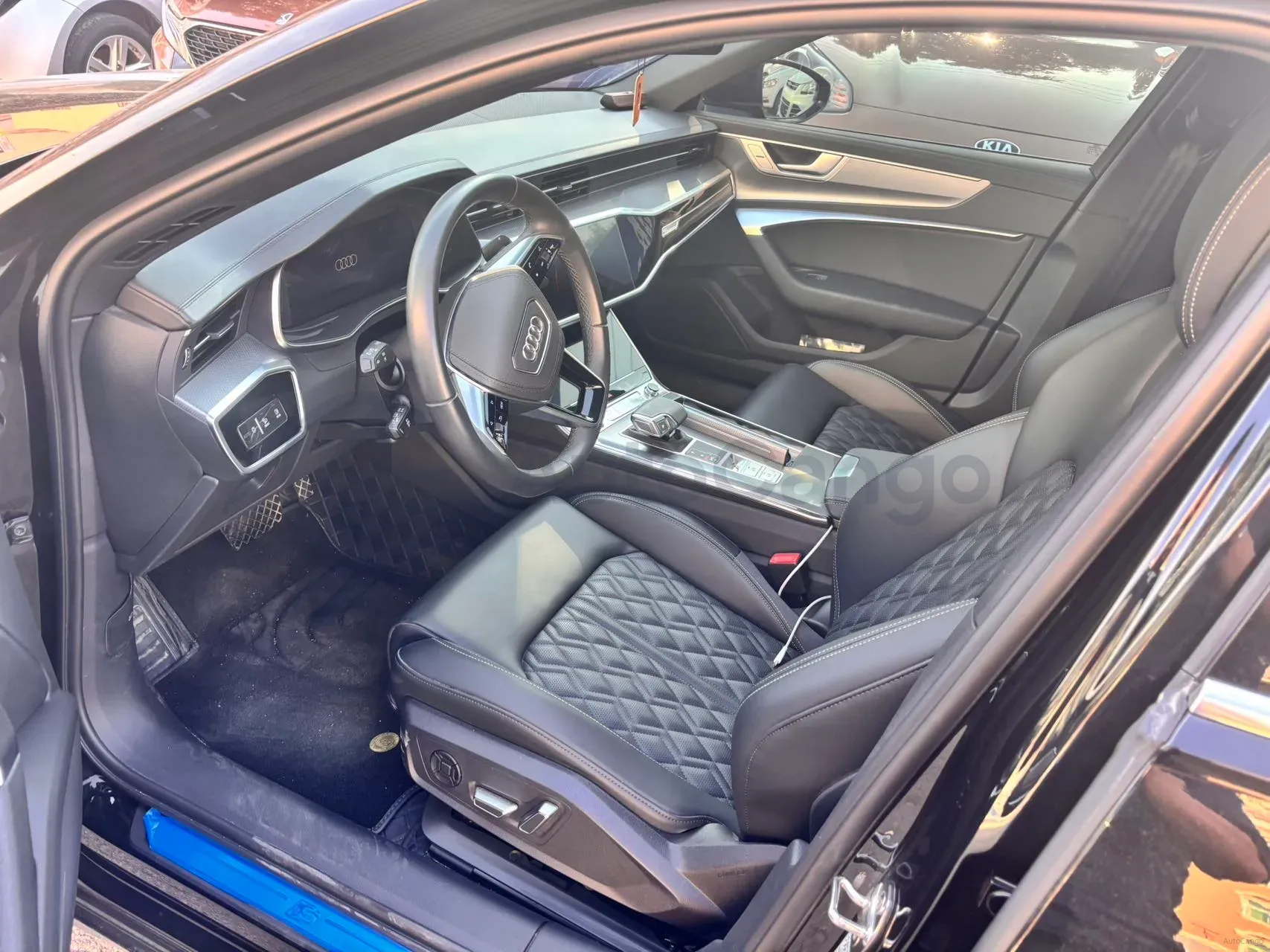 2025 Audi A6L 2.0T 245HP L4 7DCT,autocango,china used car exporter,china ev exporter,chinese used car exporter,chinese used ev exporter