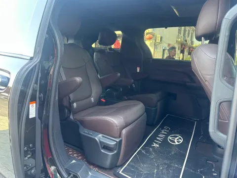 2023 Toyota Granvia 2.5L 189HP L4 E-CVT Hybrid