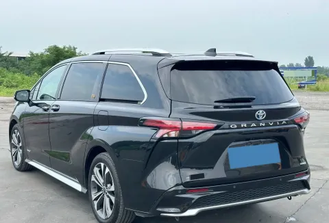 2023 Toyota Granvia 2.5L 189HP L4 E-CVT Hybrid