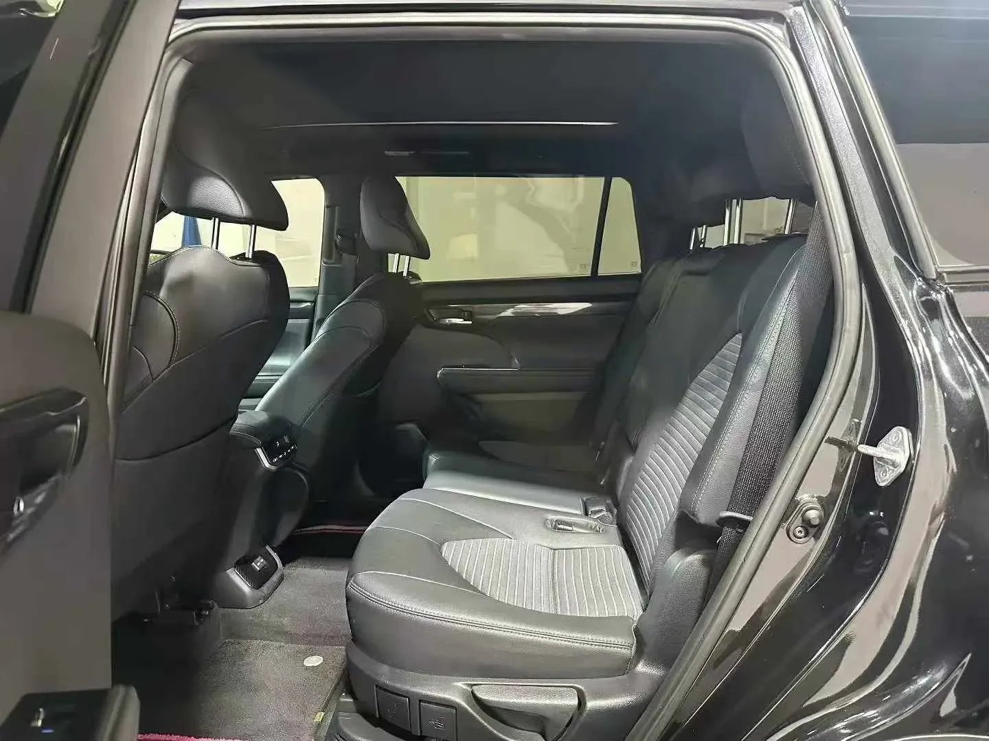 2022 Toyota Crown Kluger 2.5L 192HP L4 E-CVT Hybrid,autocango,china used car exporter,china ev exporter,chinese used car exporter,chinese used ev exporter