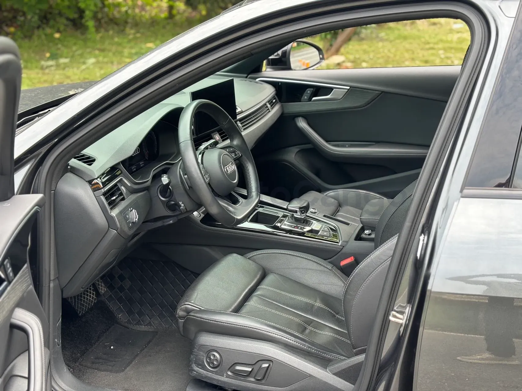 2023 Audi A4L 2.0T 190HP L4 7DCT,autocango,china used car exporter,china ev exporter,chinese used car exporter,chinese used ev exporter