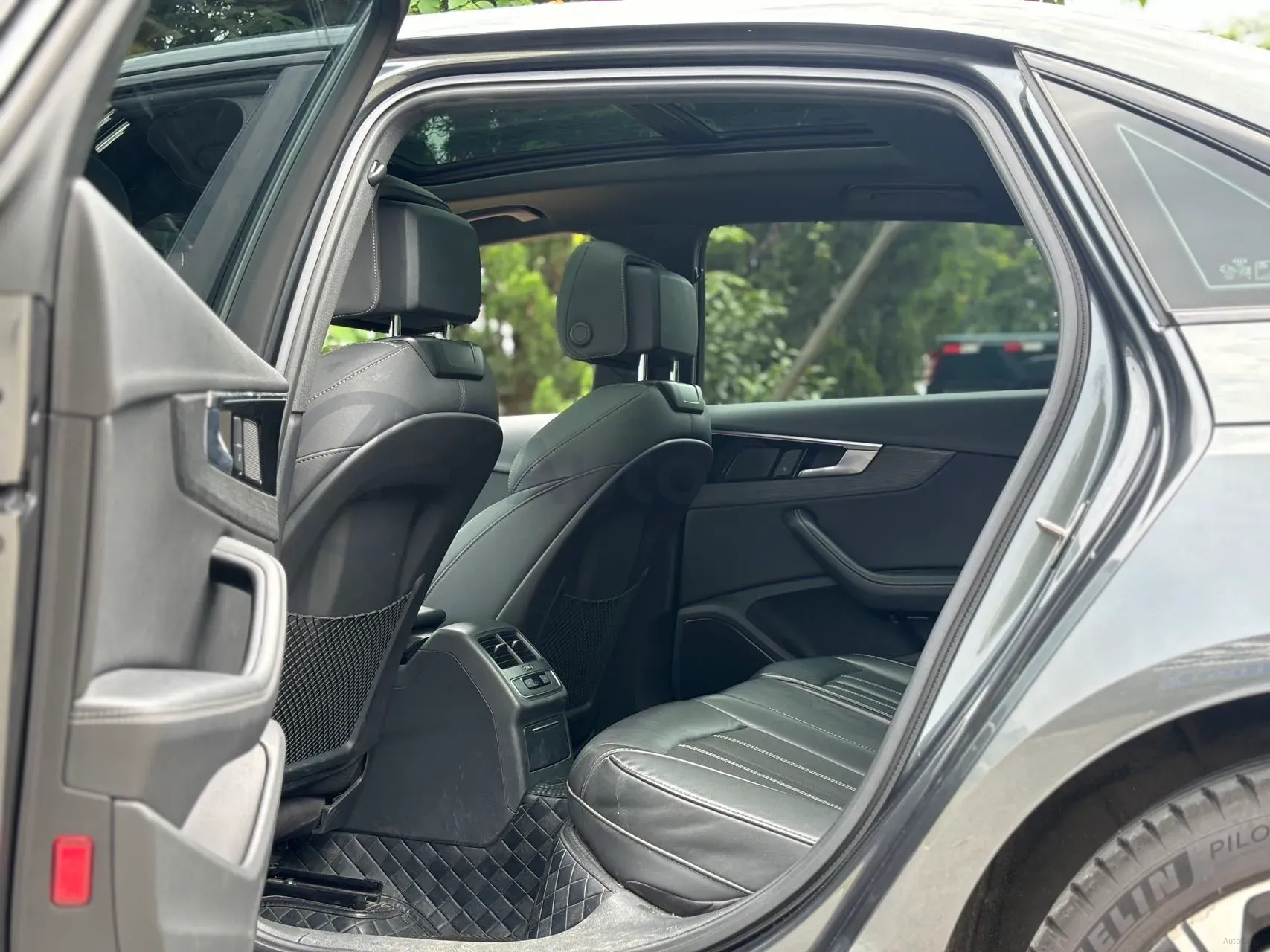 2023 Audi A4L 2.0T 190HP L4 7DCT,autocango,china used car exporter,china ev exporter,chinese used car exporter,chinese used ev exporter