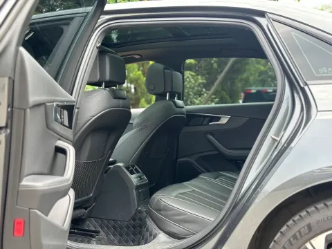 2023 Audi A4L 2.0T 190HP L4 7DCT