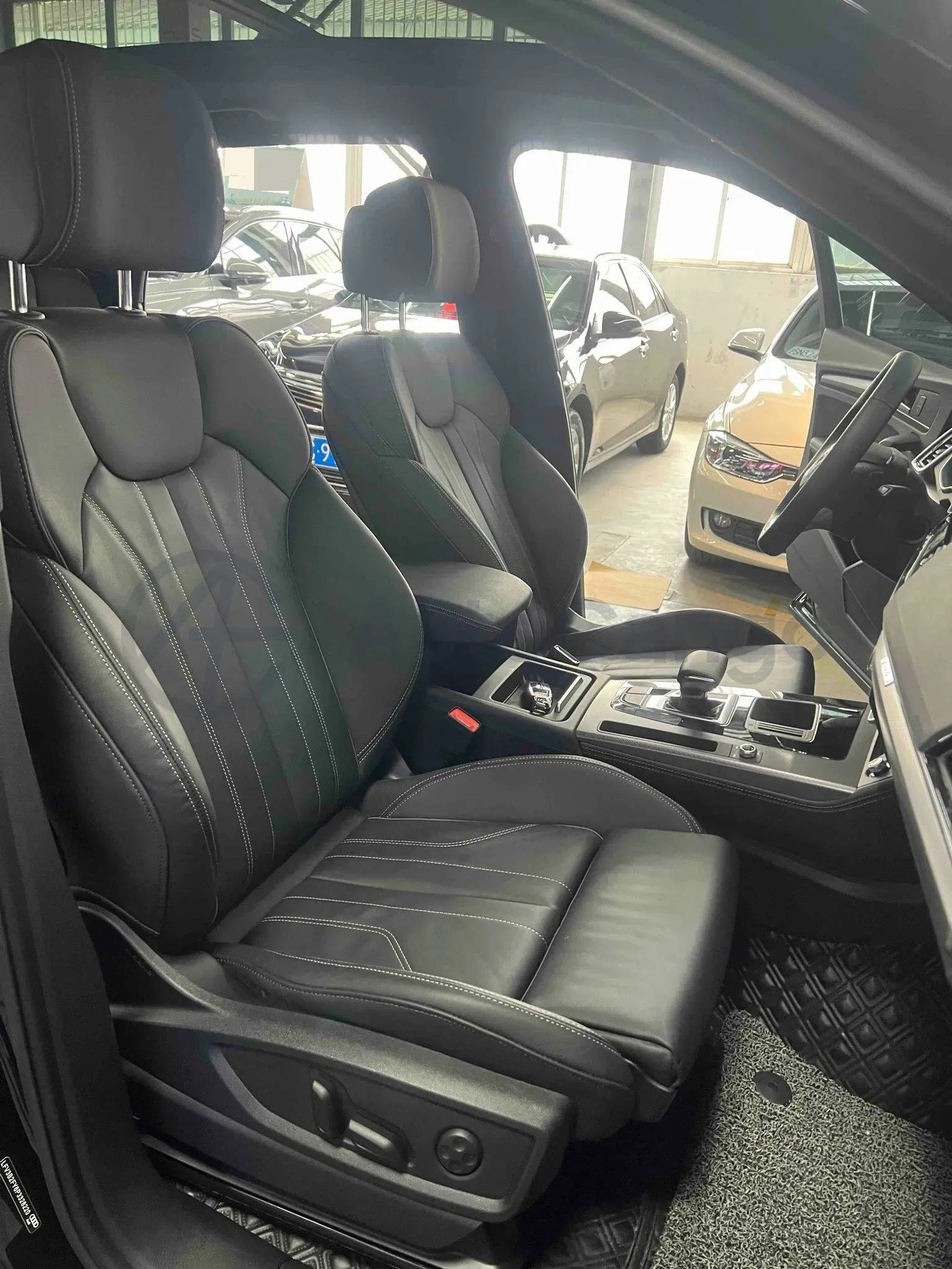 2023 Audi Q5L 2.0T 190HP L4 7DCT,autocango,china used car exporter,china ev exporter,chinese used car exporter,chinese used ev exporter