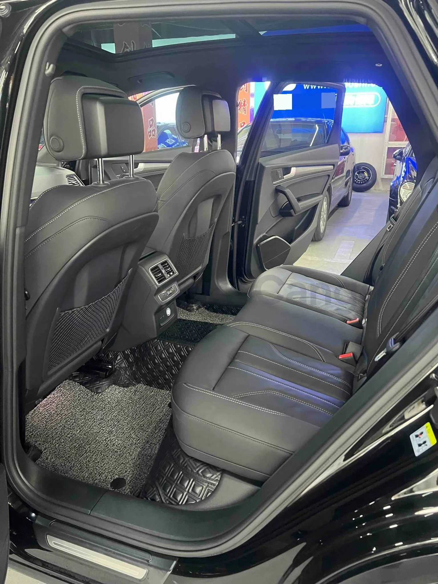 2023 Audi Q5L 2.0T 190HP L4 7DCT,autocango,china used car exporter,china ev exporter,chinese used car exporter,chinese used ev exporter