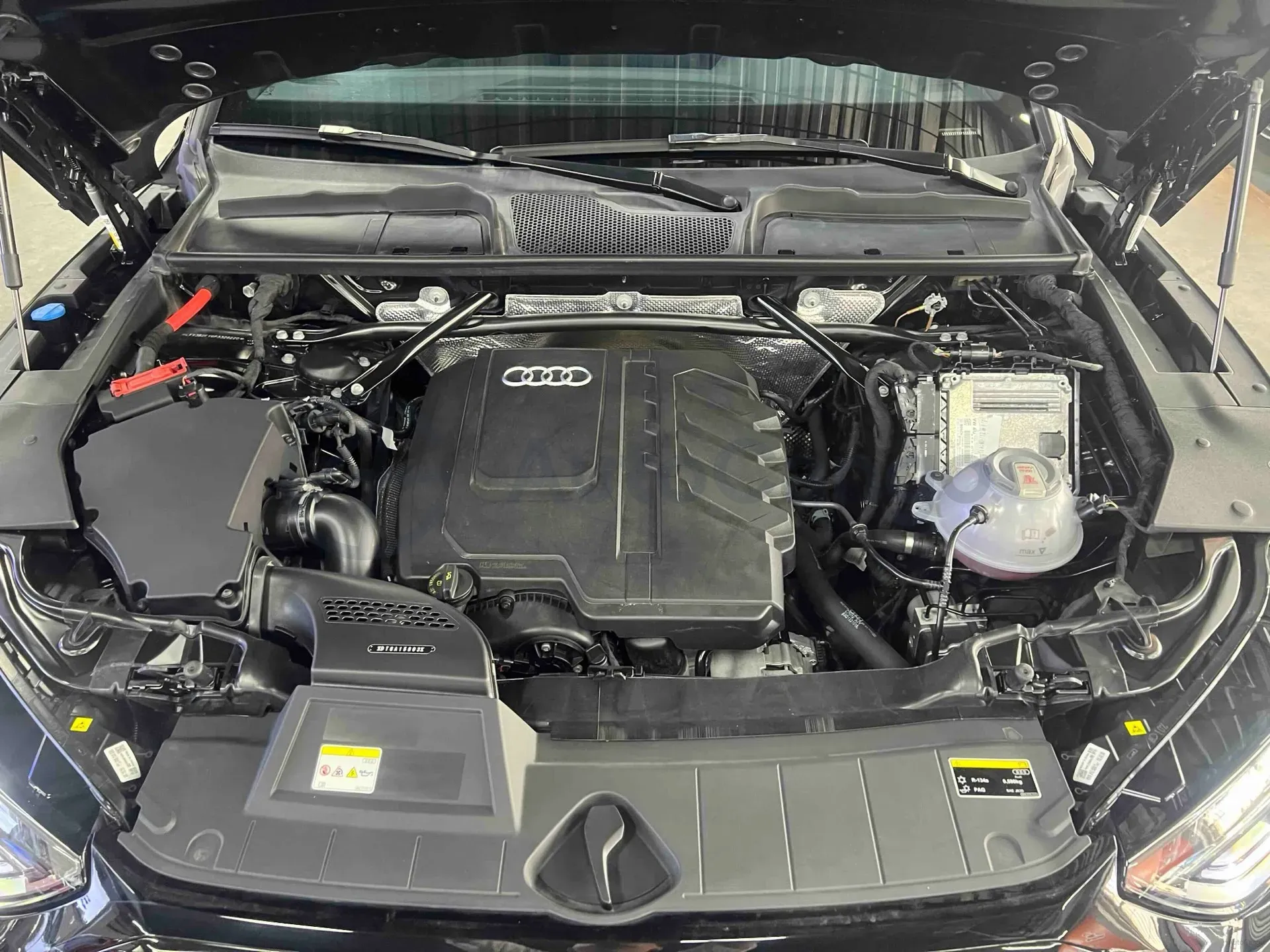 2023 Audi Q5L 2.0T 190HP L4 7DCT,autocango,china used car exporter,china ev exporter,chinese used car exporter,chinese used ev exporter
