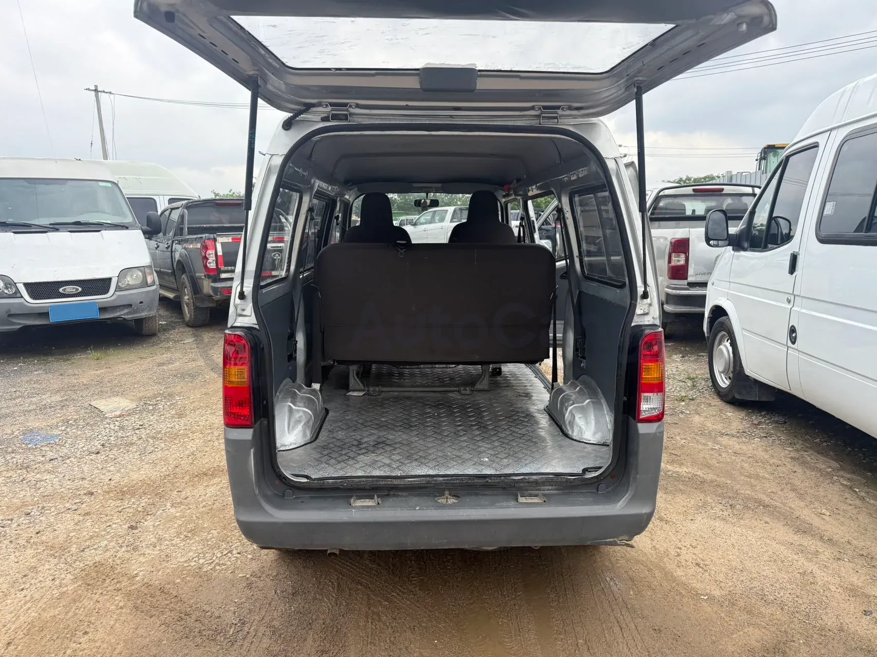 2020 WuLing ZhiGuang 1.2L 76HP L4 5MT,autocango,china used car exporter,china ev exporter,chinese used car exporter,chinese used ev exporter
