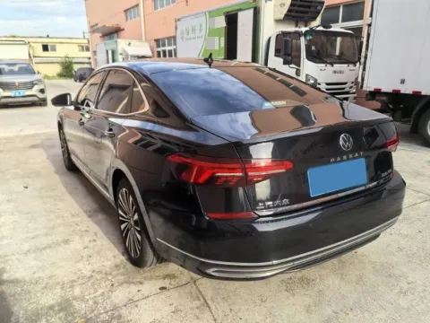 2021 Volkswagen Passat 2.0T 186HP L4 7DCT