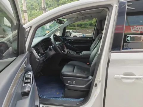 2021 GAC Trumpchi M8 2.0T 252HP L4 8AT