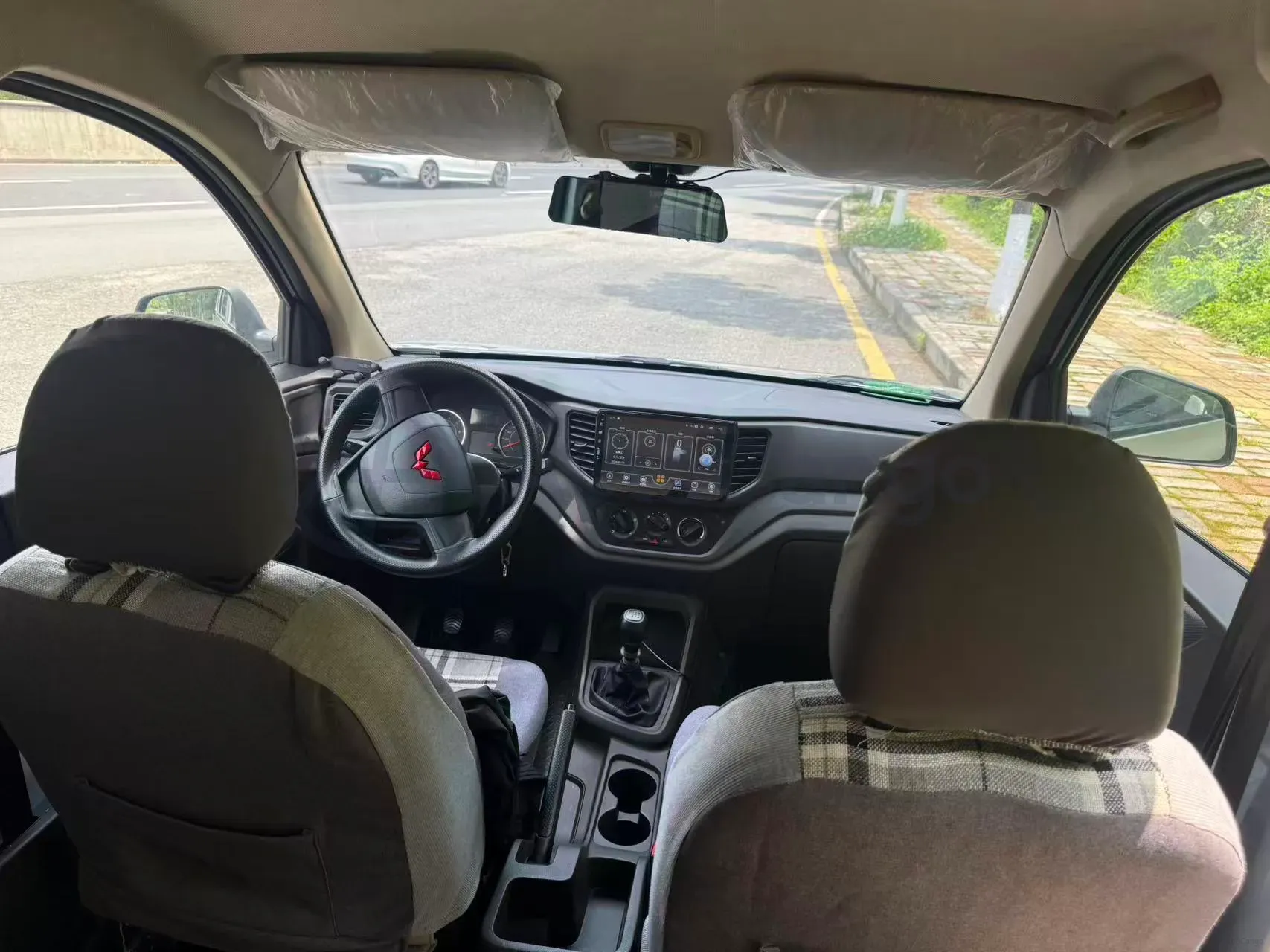 2022 WuLing HongGuang V 1.5L 99HP L4 6MT,autocango,china used car exporter,china ev exporter,chinese used car exporter,chinese used ev exporter