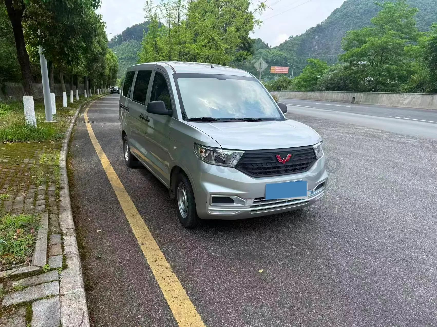 2022 WuLing HongGuang V 1.5L 99HP L4 6MT,autocango,china used car exporter,china ev exporter,chinese used car exporter,chinese used ev exporter