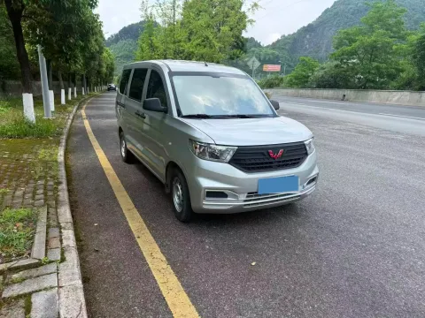 2022 WuLing HongGuang V 1.5L 99HP L4 6MT
