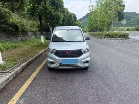 2022 WuLing HongGuang V 1.5L 99HP L4 6MT