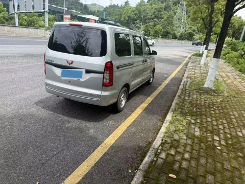 2022 WuLing HongGuang V 1.5L 99HP L4 6MT