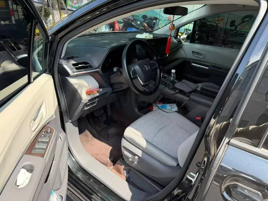 2024 Toyota Sienna 2.5L 189HP L4 E-CVT Hybrid,autocango,china used car exporter,china ev exporter,chinese used car exporter,chinese used ev exporter