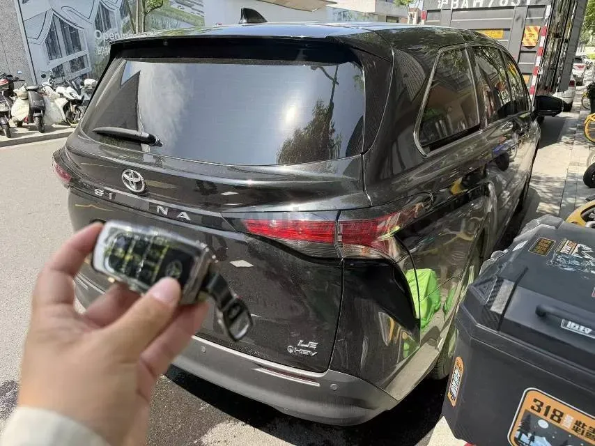 2024 Toyota Sienna 2.5L 189HP L4 E-CVT Hybrid,autocango,china used car exporter,china ev exporter,chinese used car exporter,chinese used ev exporter