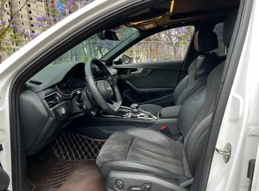 2022 Audi A4L 2.0T 252HP L4 7DCT,autocango,china used car exporter,china ev exporter,chinese used car exporter,chinese used ev exporter