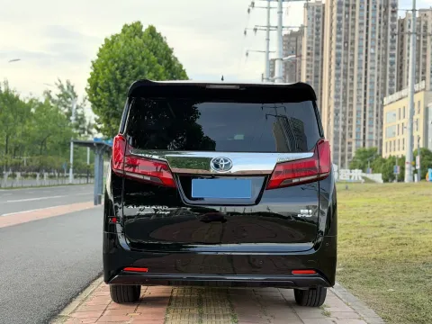 2021 Toyota Alphard 2.5L 117HP L4 E-CVT Hybrid
