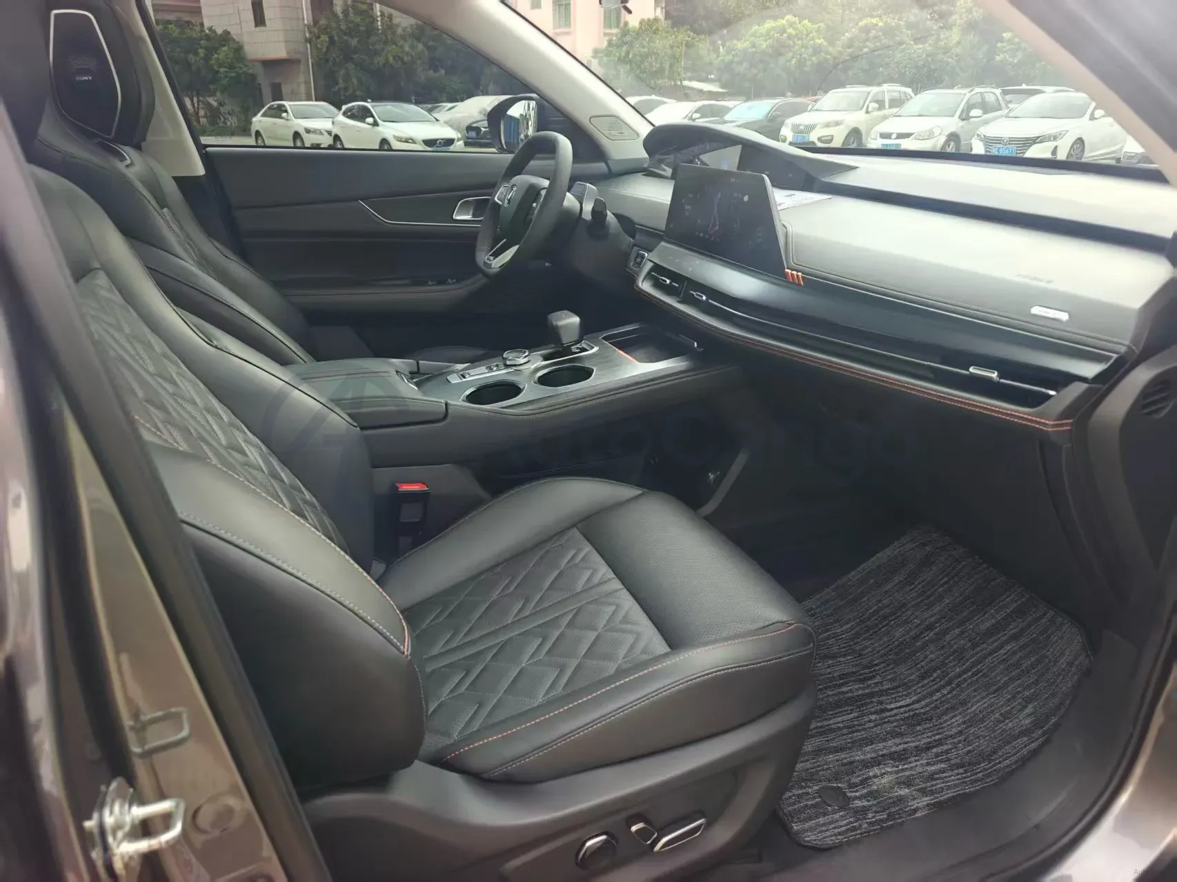 2021 ChangAn UNI-K 2.0T 233HP L4 8AT,autocango,china used car exporter,china ev exporter,chinese used car exporter,chinese used ev exporter