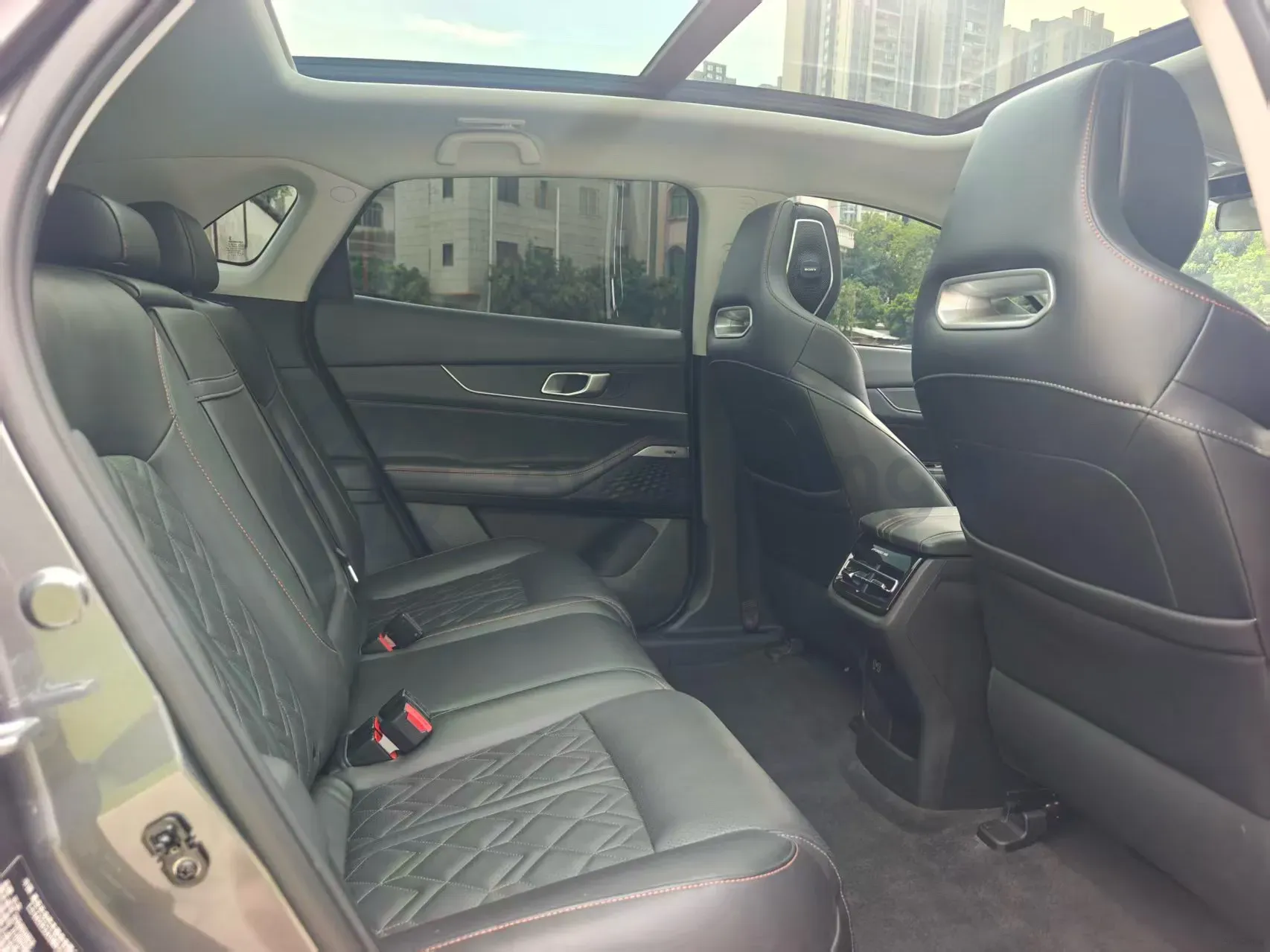 2021 ChangAn UNI-K 2.0T 233HP L4 8AT,autocango,china used car exporter,china ev exporter,chinese used car exporter,chinese used ev exporter