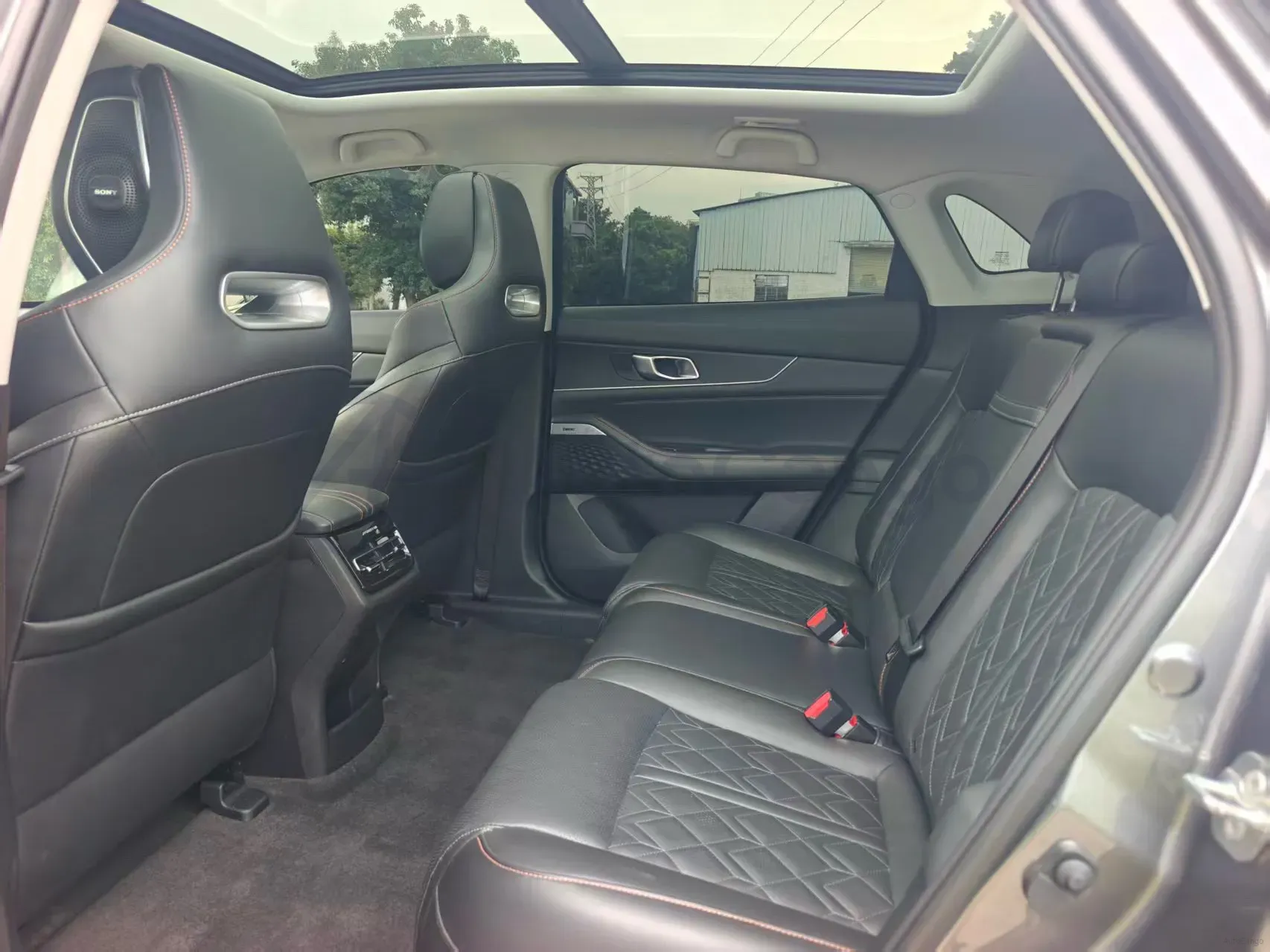 2021 ChangAn UNI-K 2.0T 233HP L4 8AT,autocango,china used car exporter,china ev exporter,chinese used car exporter,chinese used ev exporter
