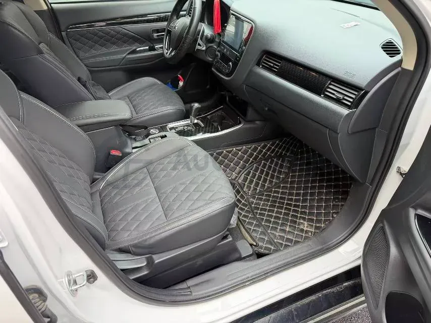 2021 Mitsubishi Outlander 2.4L 192HP L4 CVT,autocango,china used car exporter,china ev exporter,chinese used car exporter,chinese used ev exporter