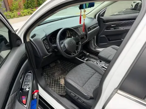 2021 Mitsubishi Outlander 2.4L 192HP L4 CVT