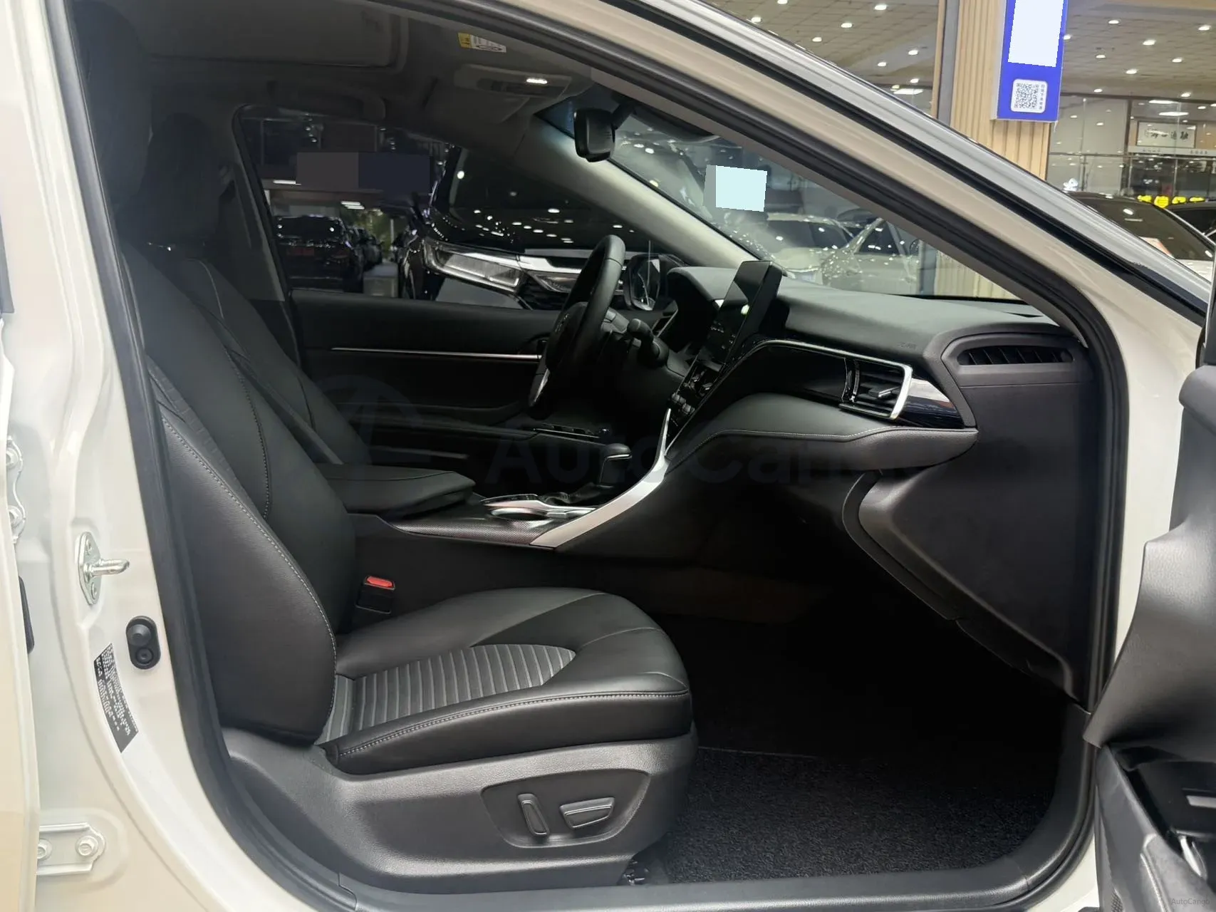 2023 Toyota Camry 2.5L 207HP L4 8AT,autocango,china used car exporter,china ev exporter,chinese used car exporter,chinese used ev exporter