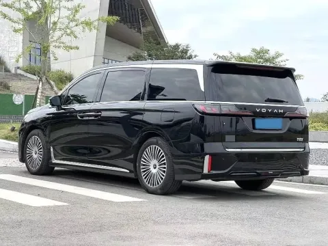 2025 Voyah Dream 1.5T 150HP L4 1DHT PHEV 41.7KWH,autocango,china used car exporter,china ev exporter,chinese used car exporter,chinese used ev exporter