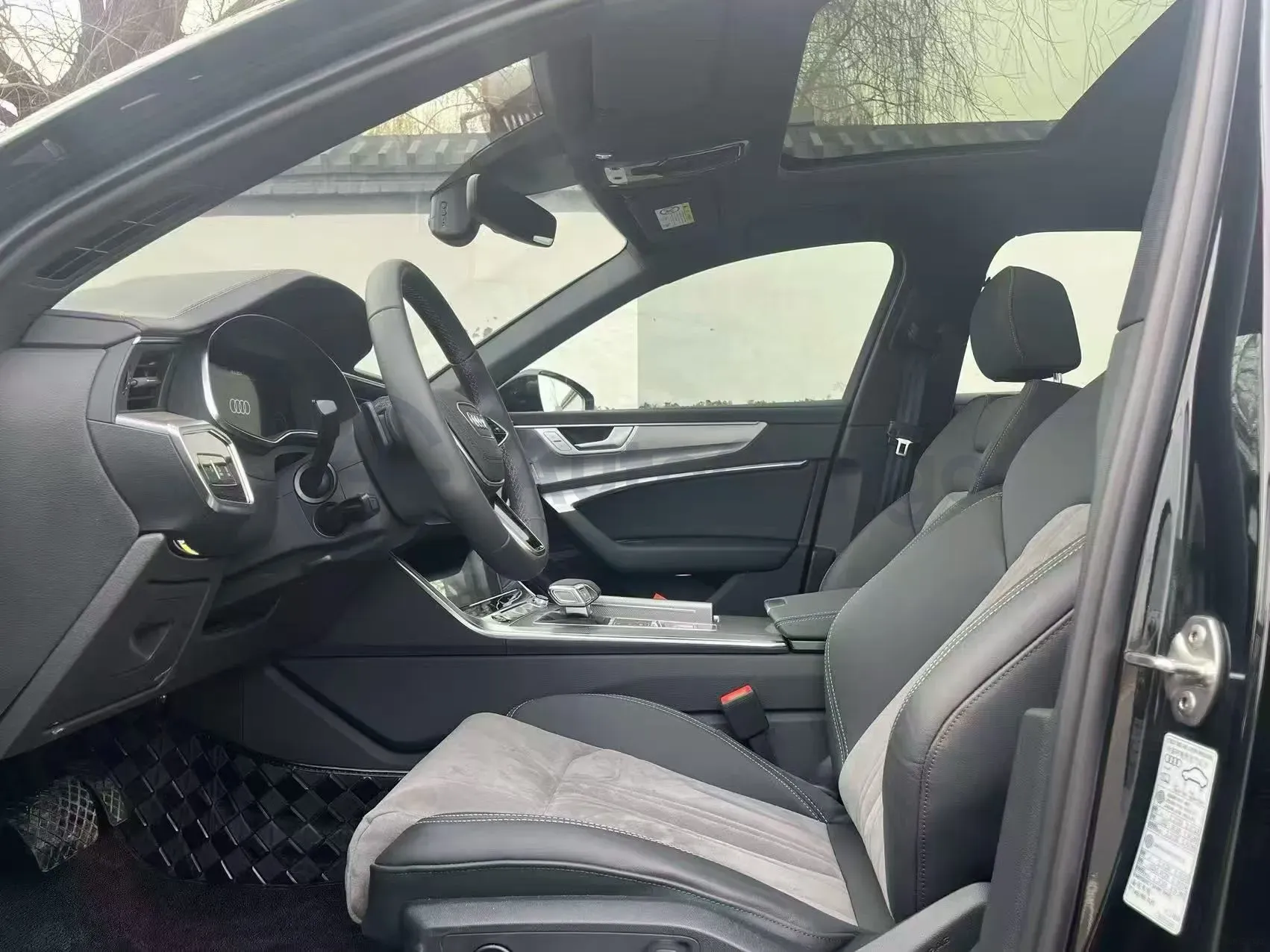 2024 Audi A6L 2.0T 190HP L4 7DCT,autocango,china used car exporter,china ev exporter,chinese used car exporter,chinese used ev exporter
