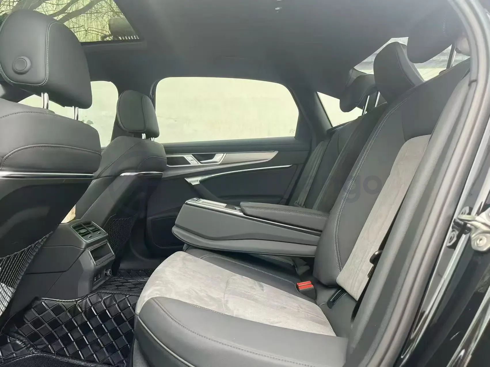 2024 Audi A6L 2.0T 190HP L4 7DCT,autocango,china used car exporter,china ev exporter,chinese used car exporter,chinese used ev exporter