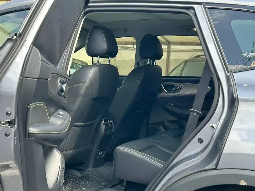 2021 Roewe RX5 1.5T 169HP L4 AMT PHEV 11.1KWH,autocango,china used car exporter,china ev exporter,chinese used car exporter,chinese used ev exporter